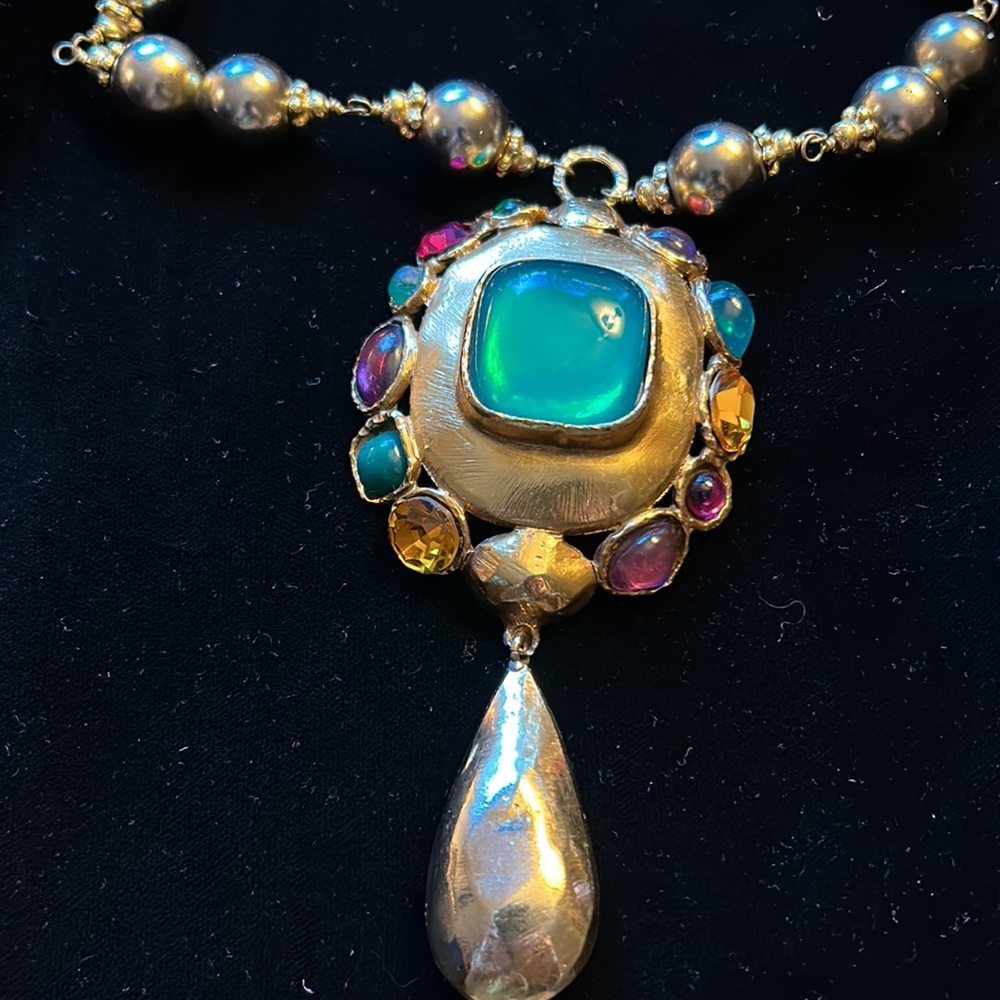 Vintage Emanuel Ungaro medallion Necklace - Picture 4 of 10